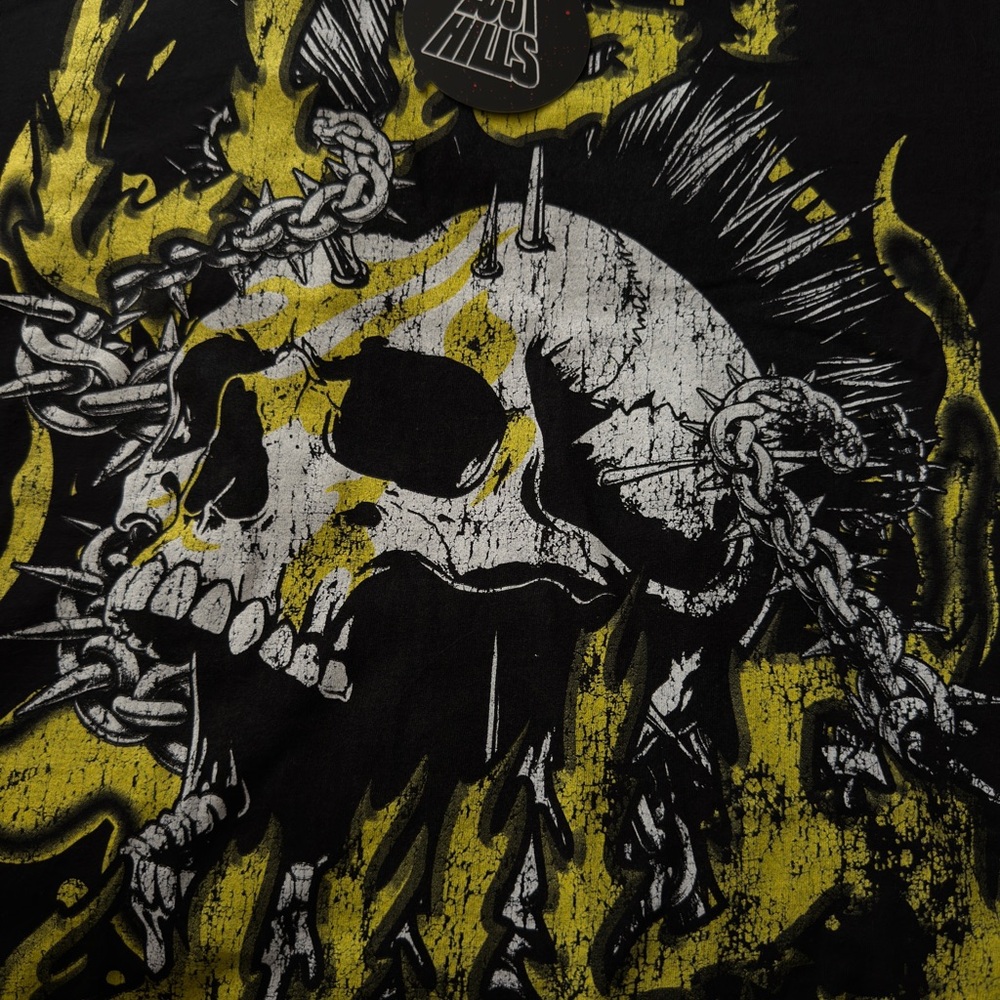 lost hills graphic tee size L